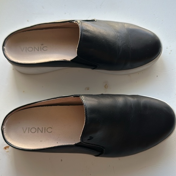 Vionic Dakota Black leather Slip On Mule Sneaker - Picture 3 of 7